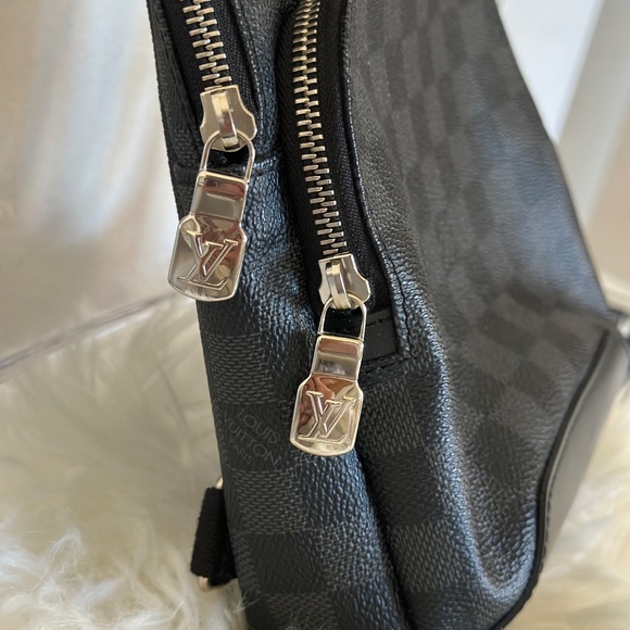 Louis Vuitton Damier Graphite messenger bag - Picture 2 of 3